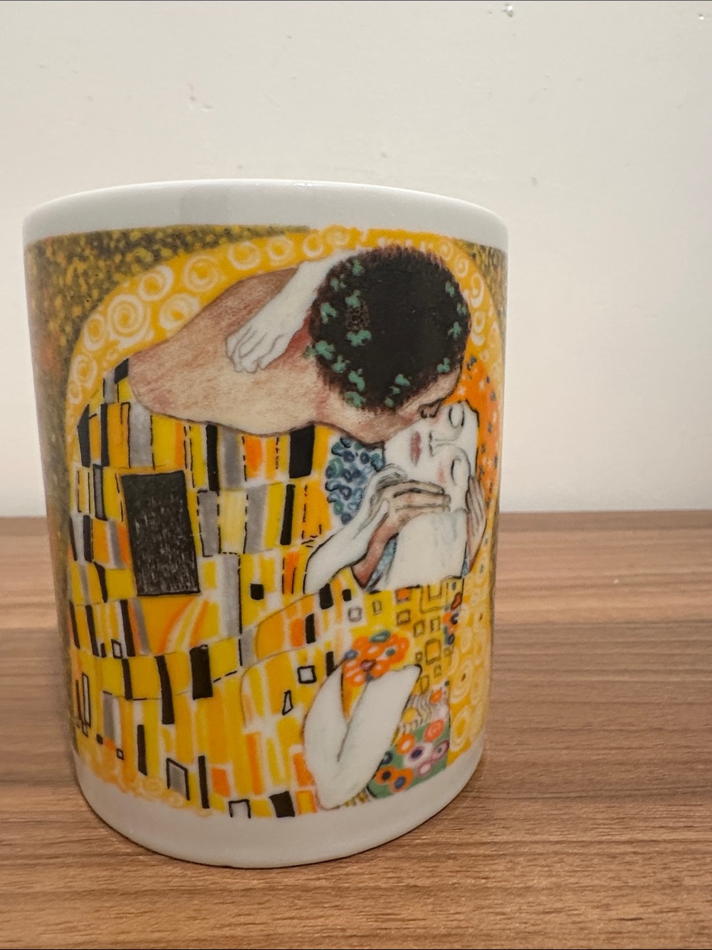 J. Burrows, Klimt Print Coffee Mug Featuring 'The Kiss' Motif in Gold and White - Picture 4 of 8
